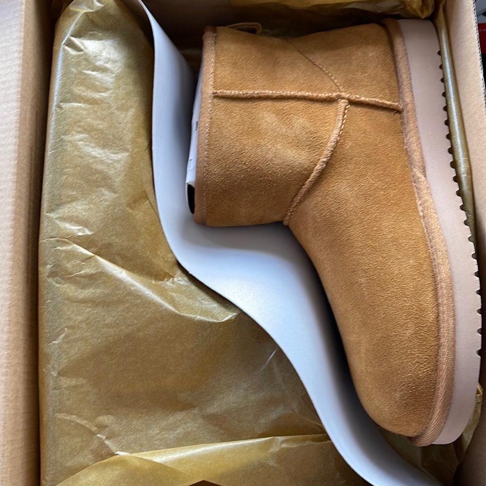 Kookaburra by Ugg tan mini II